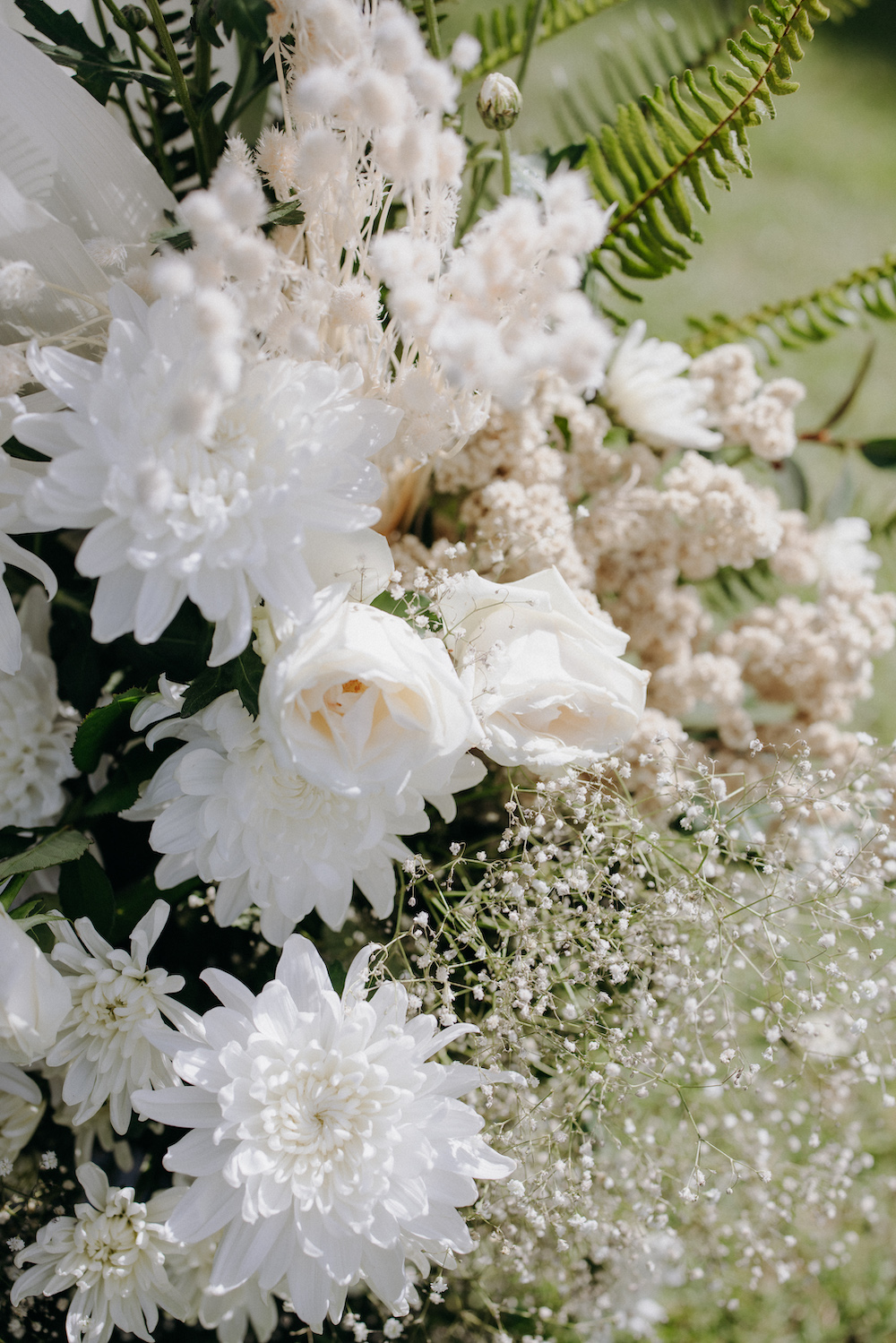 simple white floral wedding detail